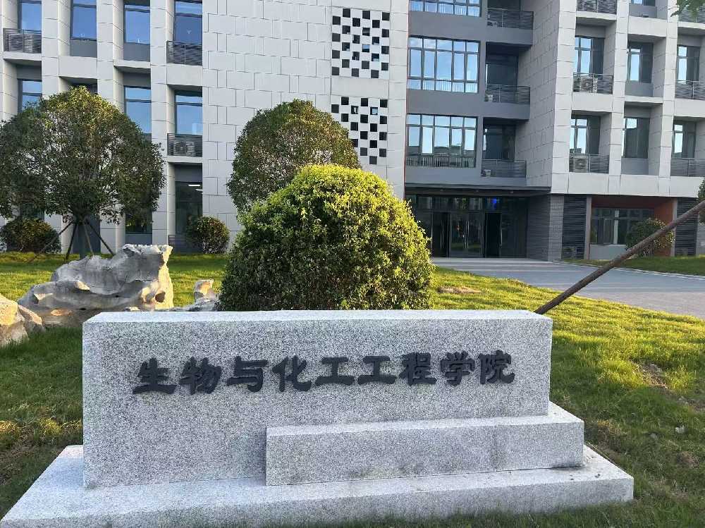 清镇市扬州职业大学体育场高杆灯项目